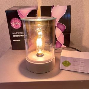 EUC Parlor Scentsy Warmer and extra bulb.